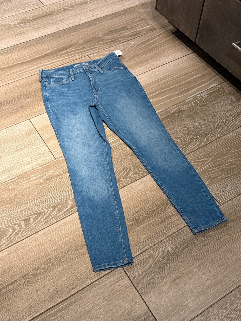 Old Navy Skinny Jeans in Medium Blue Wash (LR)